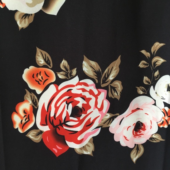 *SOLD ELSEWHERE. Black dress w/ scalloped hems - Picture 4 of 7